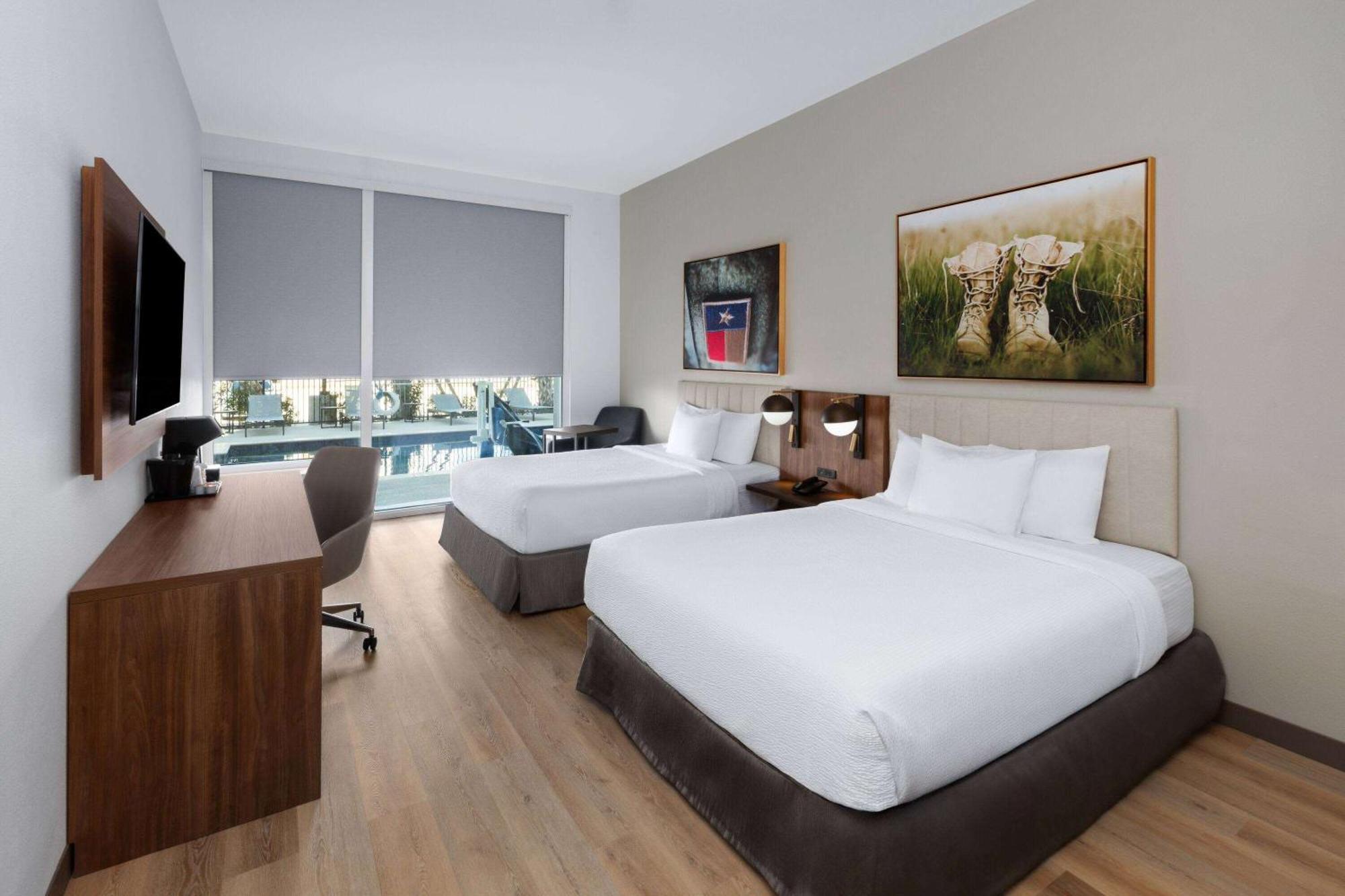 La Quinta Inn & Suites By Wyndham San Antonio At The Rim Zewnętrze zdjęcie