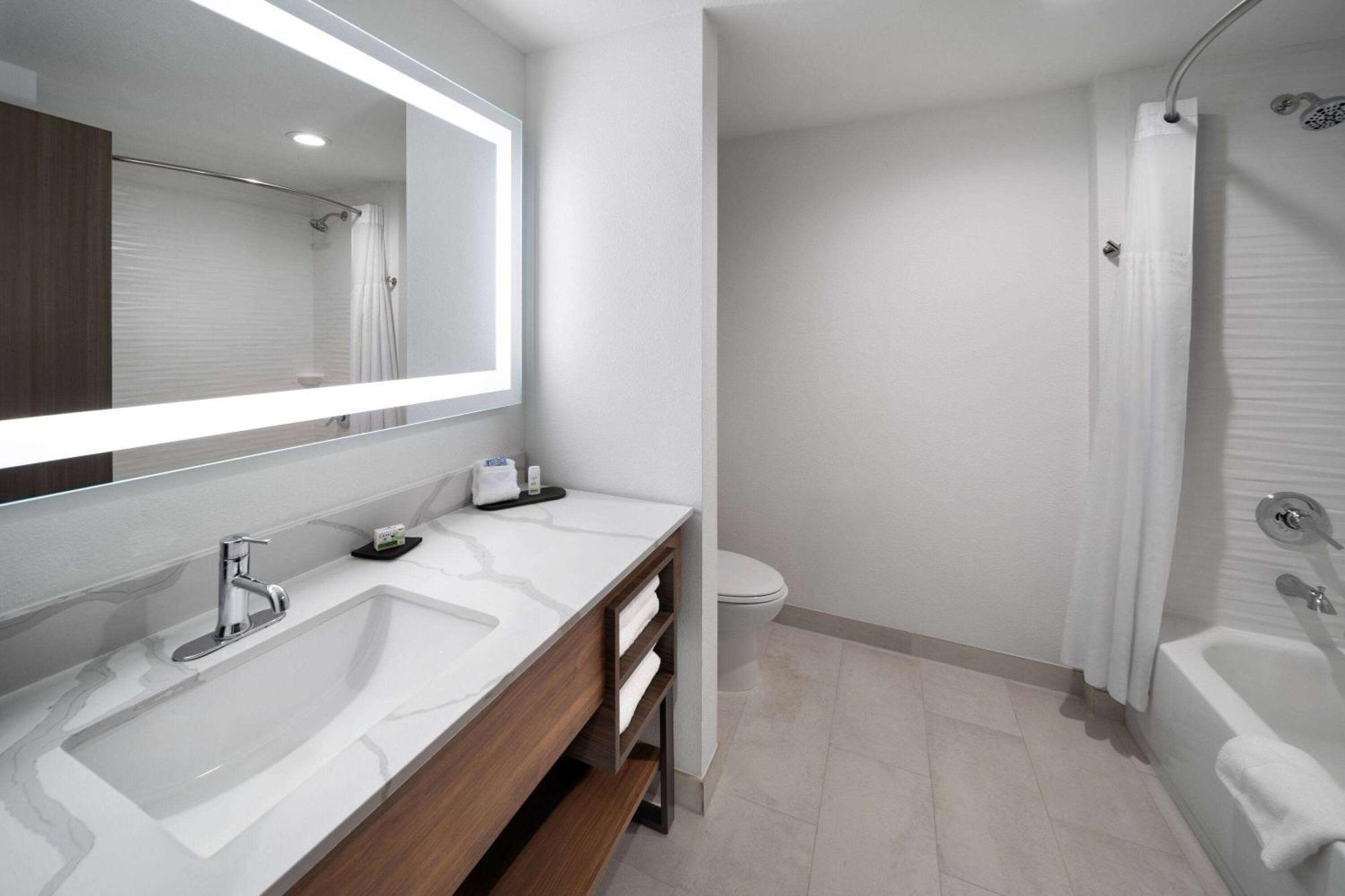 La Quinta Inn & Suites By Wyndham San Antonio At The Rim Zewnętrze zdjęcie