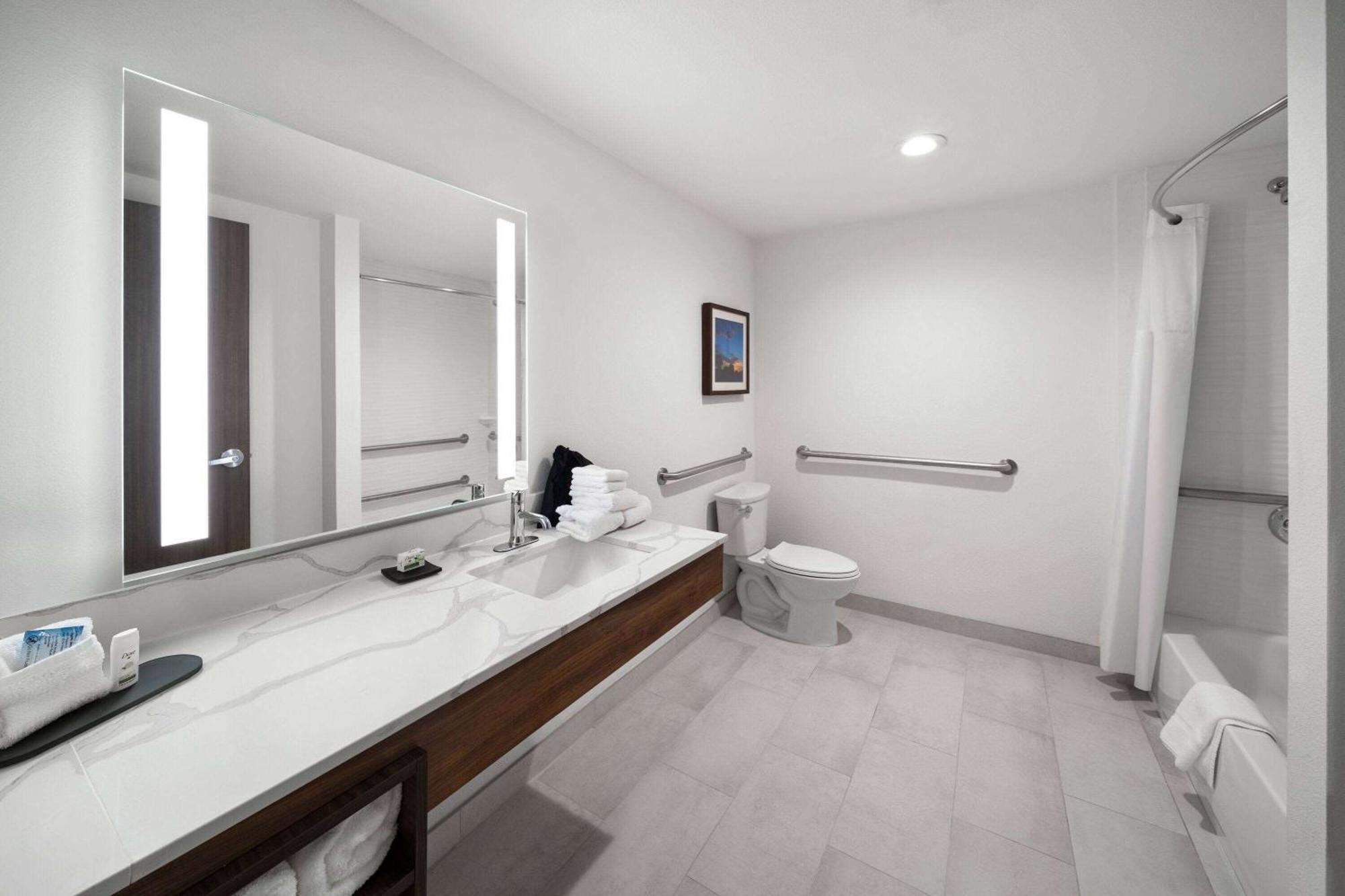 La Quinta Inn & Suites By Wyndham San Antonio At The Rim Zewnętrze zdjęcie
